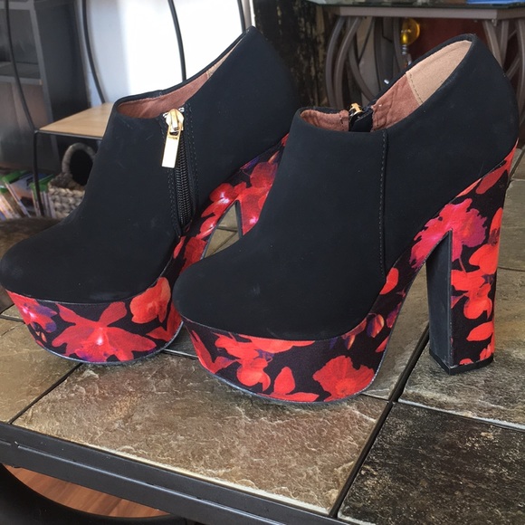 Dollhouse Shoes - 🌸floral heel booties🌺